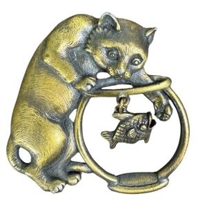 JJ Jonette Jewelry Cat Brooch Bad Kitty Paw Fishbowl Brass Pin Vintage 1980’s